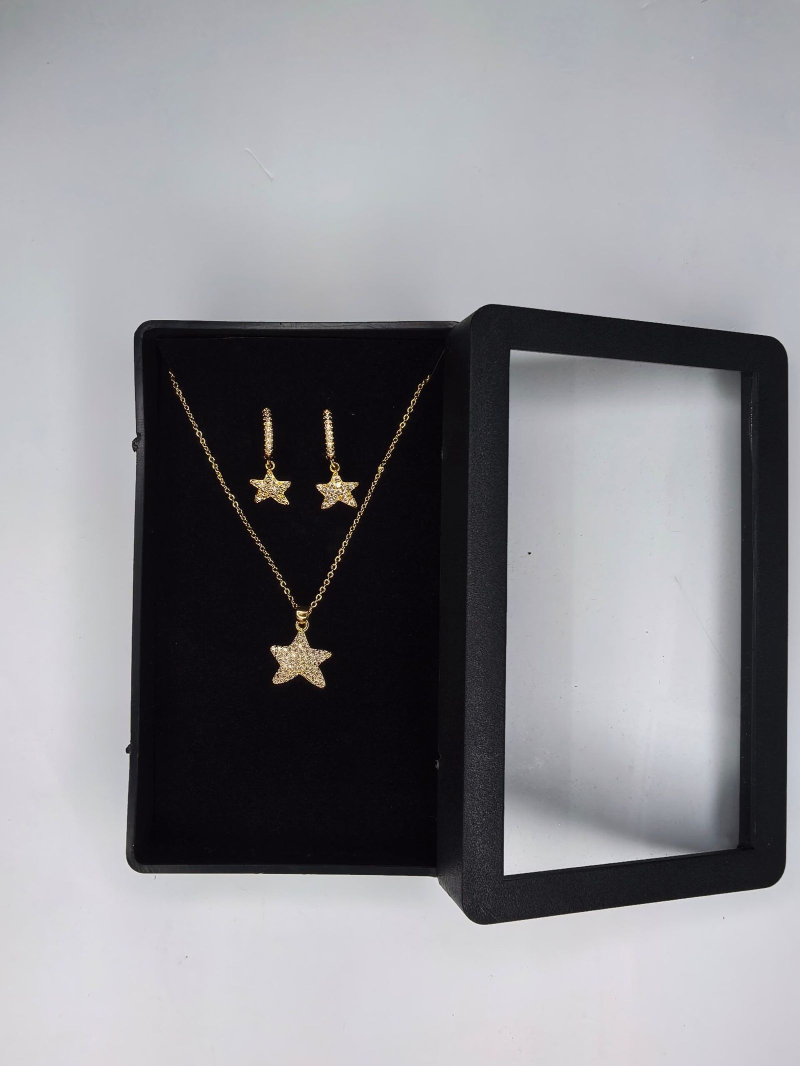 Gold-plated 2pieces necklace set for women | মহিলাদের ক্যাজুয়াল ও পার্টি ব্যবহারের জন্য স্টাইলিশ গোল্ড-প্লেটেড নেকলেস সেট - Image 3