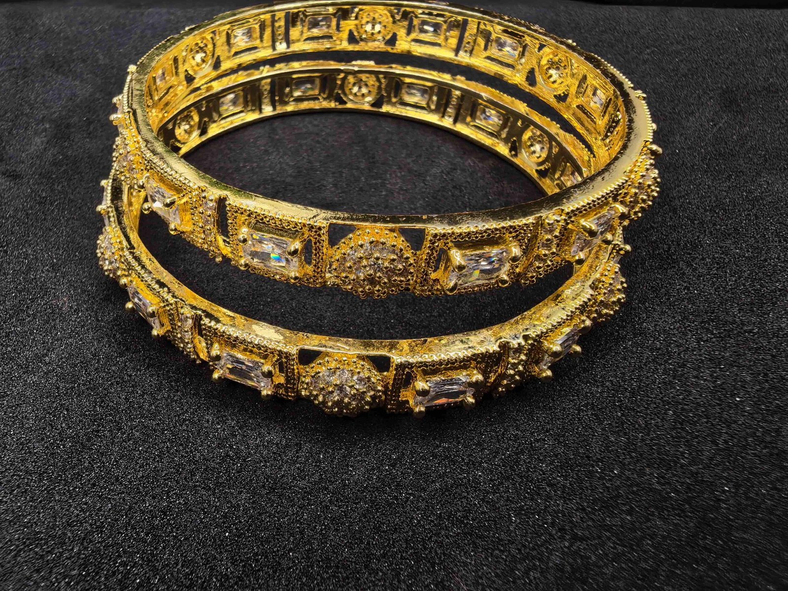 2 Pieces gold plated bangles set for women- 28 size মহিলাদের জন্য ২-পিস গোল্ড-প্লেটেড বালা সেট, পার্টি, বিয়ে ও উৎসবের জন্য