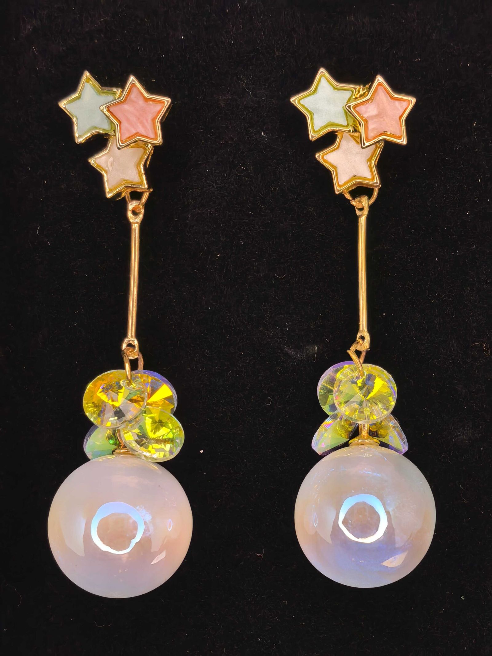 3 Star Enamel Cluster Earings in Gold Finish for Women | মহিলাদের প্যাস্টেল স্টার ও পার্ল গোল্ডেন ড্যাংলার ইয়াররিংস পার্টি ব্যবহারের জন্য - Image 3