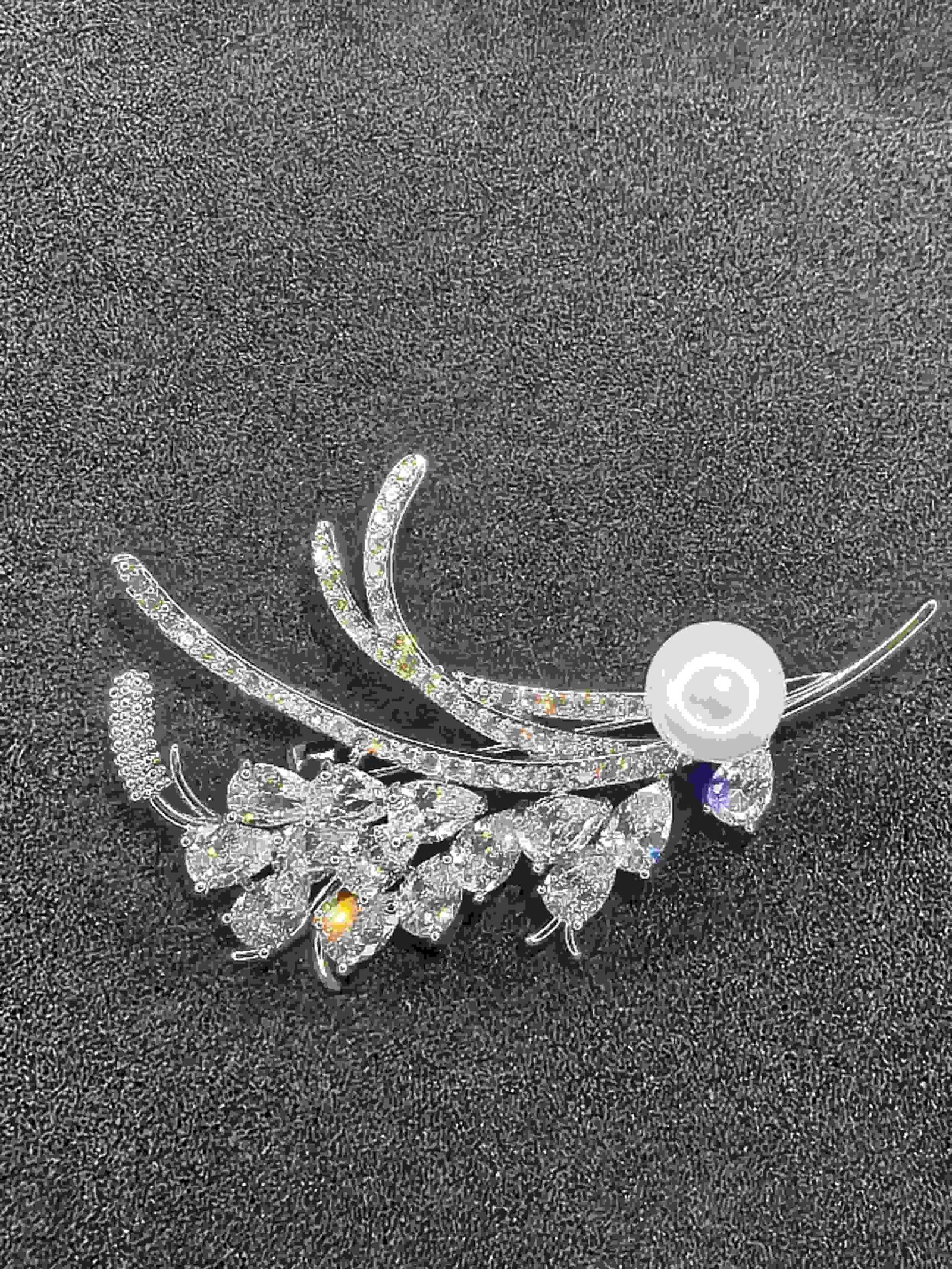 Crystal flower brooch with pearl-ক্রিস্টাল ফ্লাওয়ার ব্রোচ পার্লসহ, পার্টি ও বিয়েতে স্টাইলের জন্য