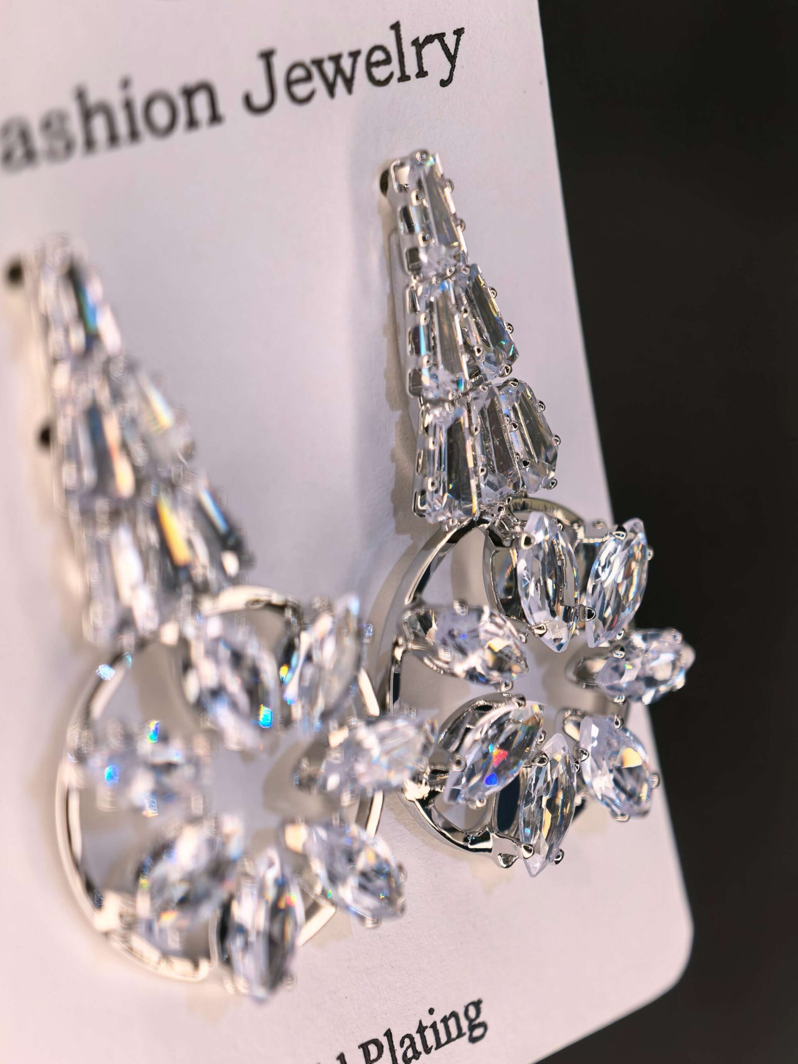 Diamond-Cut Circle Earrings for Women-পার্টি, বিয়ে ও উৎসবে স্টাইল বাড়ানোর মহিলাদের ডায়মন্ড কাট সার্কেল ইয়াররিংস