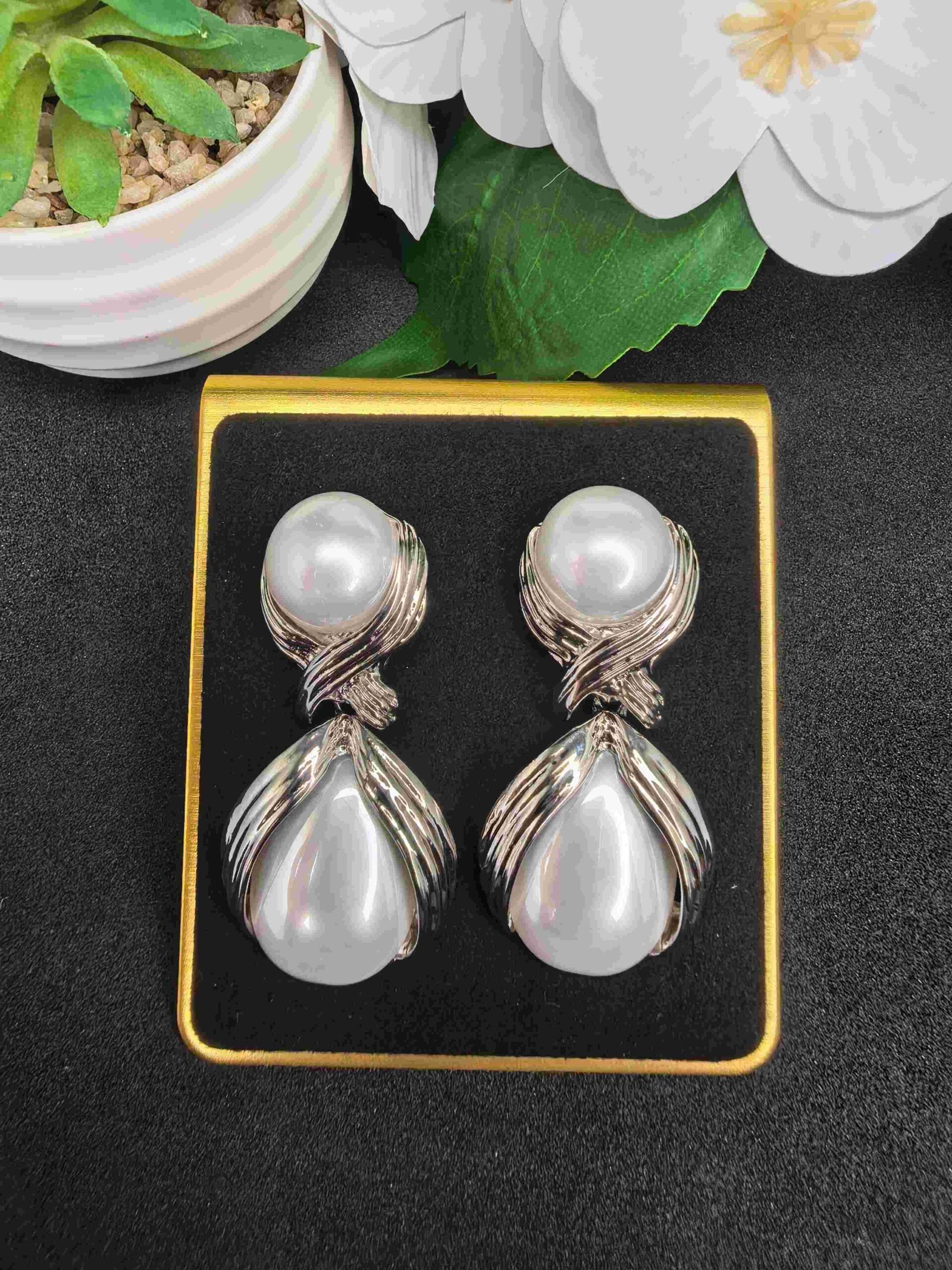 Drop shape imitation pearl earings for women-পার্টি, বিয়ে ও উৎসবে স্টাইল বাড়ানোর মহিলাদের ড্রপ শেপ ইমিটেশন পার্ল ইয়াররিংস