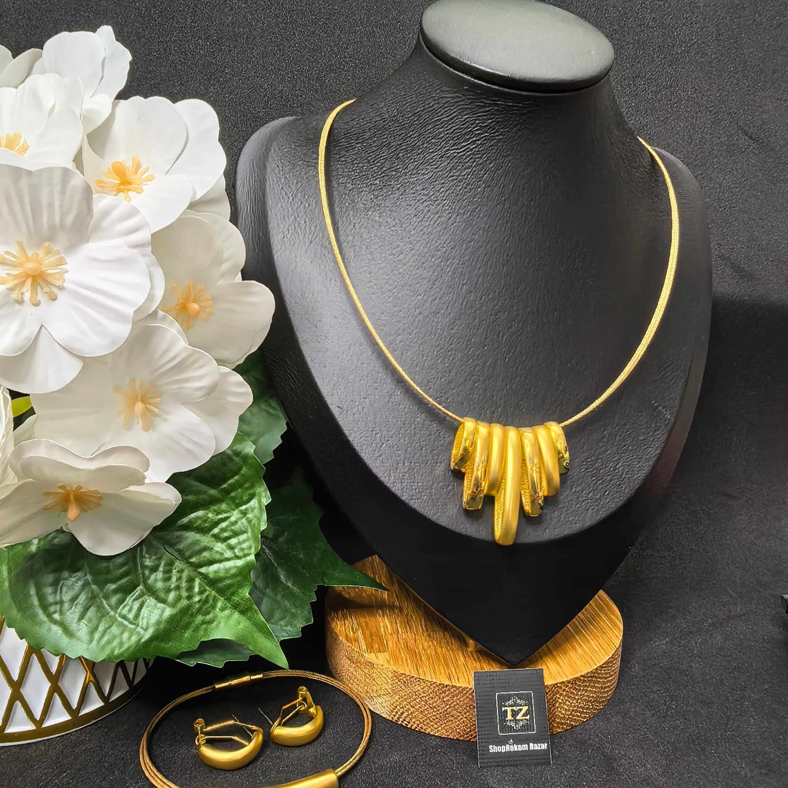 Gold plated 3pieces necklace set for women-মহিলাদের জন্য ৩-পিস গোল্ড-প্লেটেড নেকলেস সেট, পার্টি, বিয়ে ও উৎসবের জন্য - Image 2