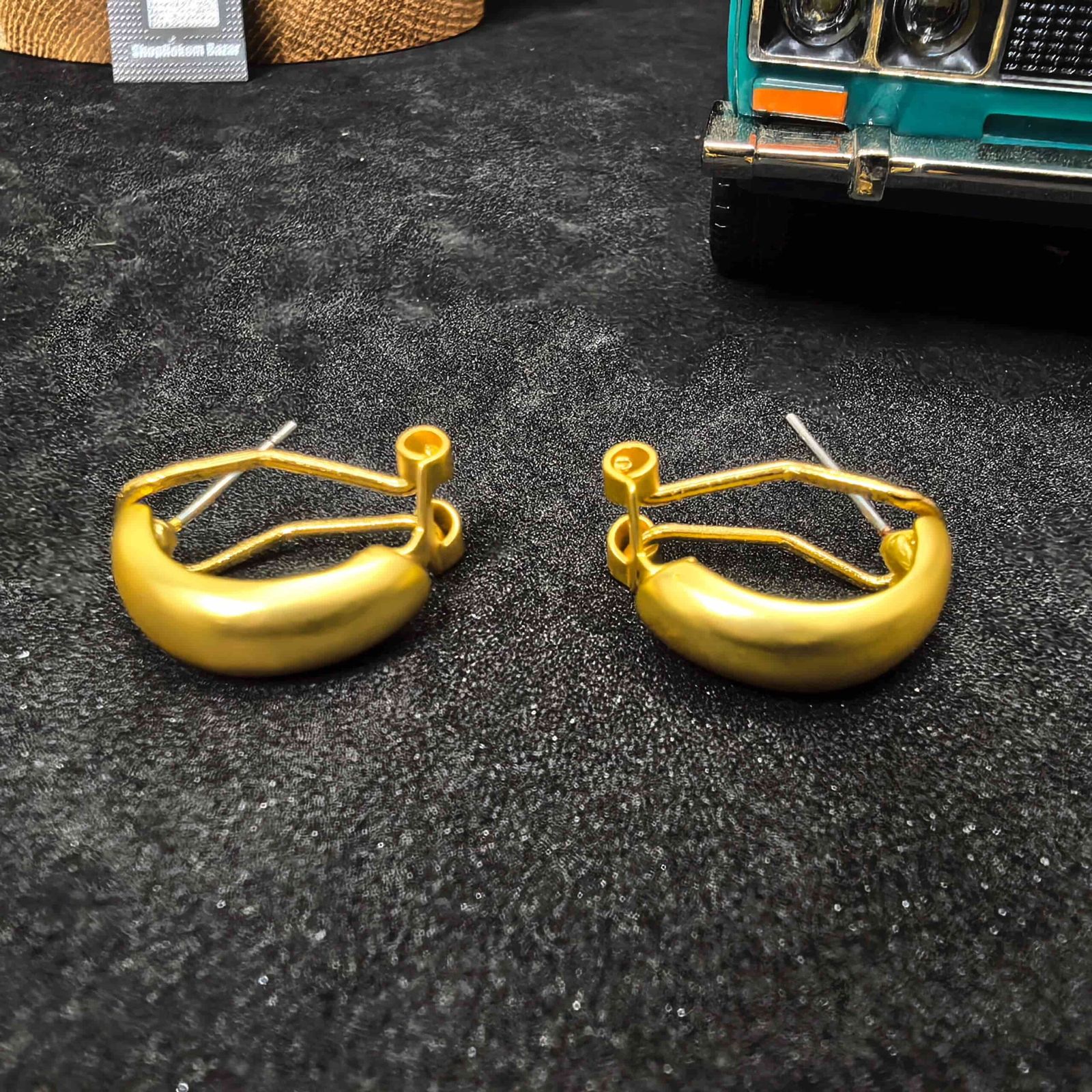 Gold plated 3pieces necklace set for women-মহিলাদের জন্য ৩-পিস গোল্ড-প্লেটেড নেকলেস সেট, পার্টি, বিয়ে ও উৎসবের জন্য - Image 4