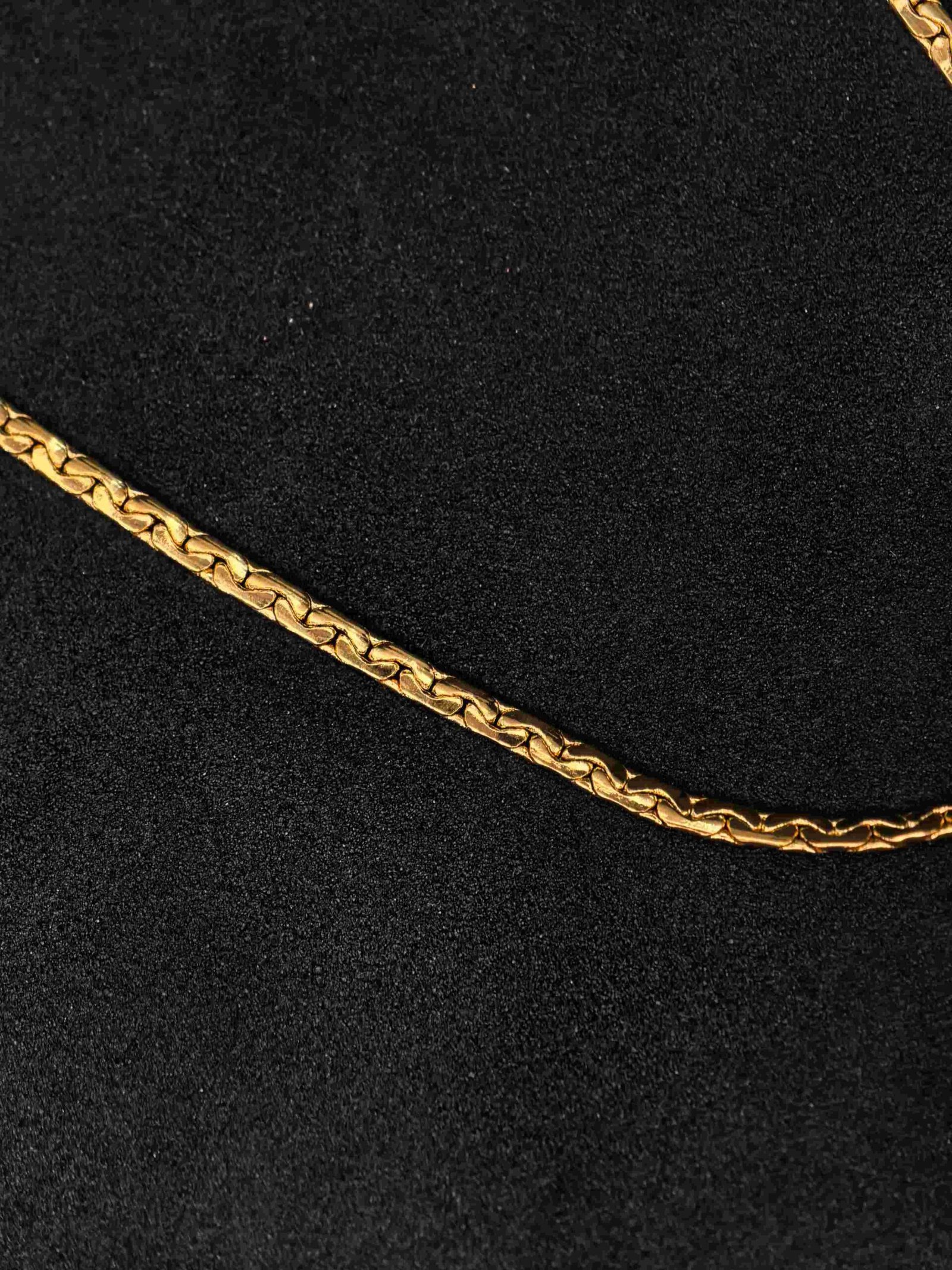 Gold-plated necklace chain for women-মহিলাদের গোল্ড-প্লেটেড নেকলেস চেইন, পার্টি ও বিয়েতে স্টাইলের জন্য - Image 3