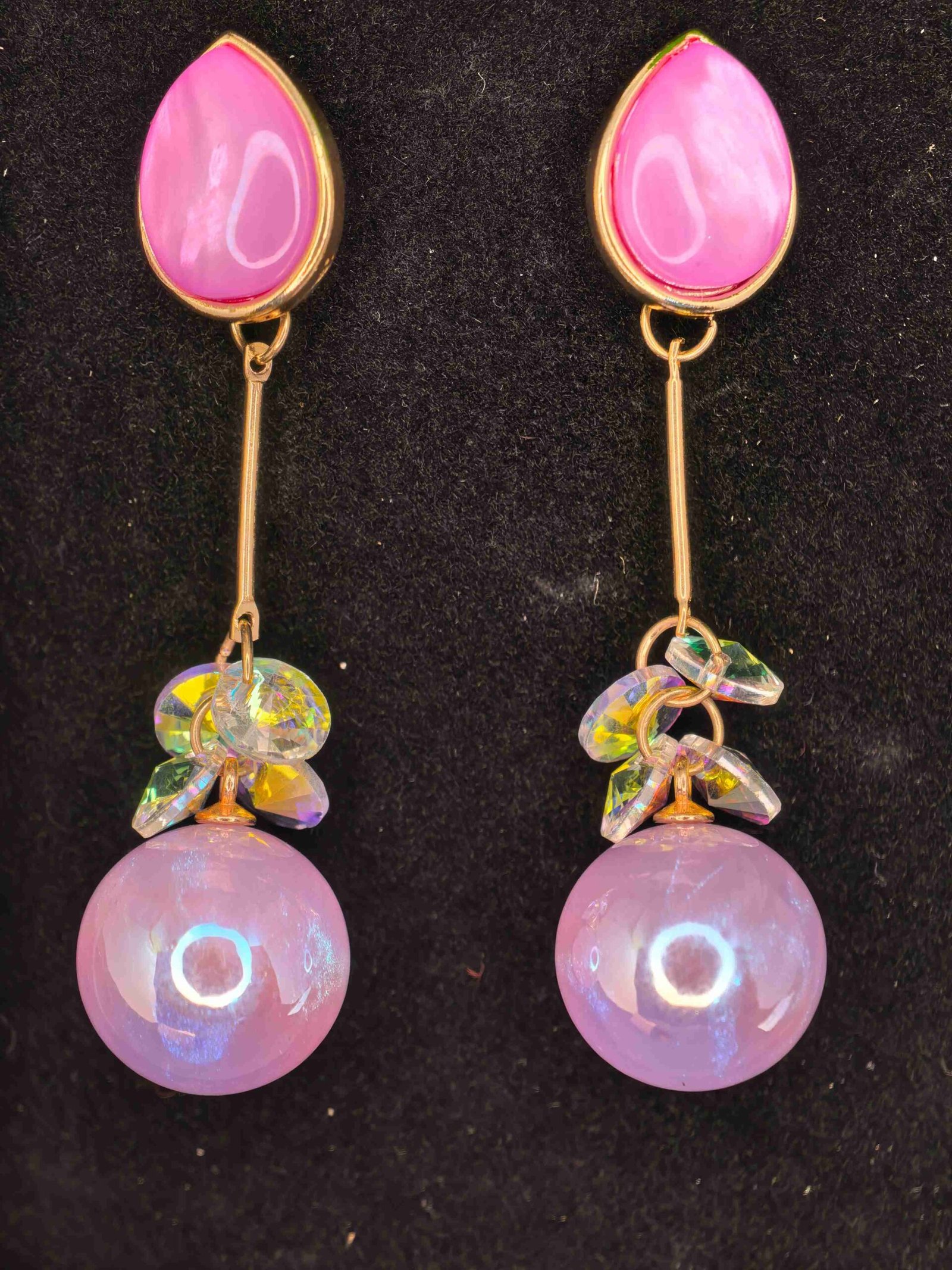 Gold tone drop earings with pink teardrop tops-পার্টি, বিয়ে ও উৎসবে স্টাইল বাড়ানোর মহিলাদের গোল্ড টোন ড্রপ ইয়াররিংস পিঙ্ক টিয়ারড্রপ টপসহ