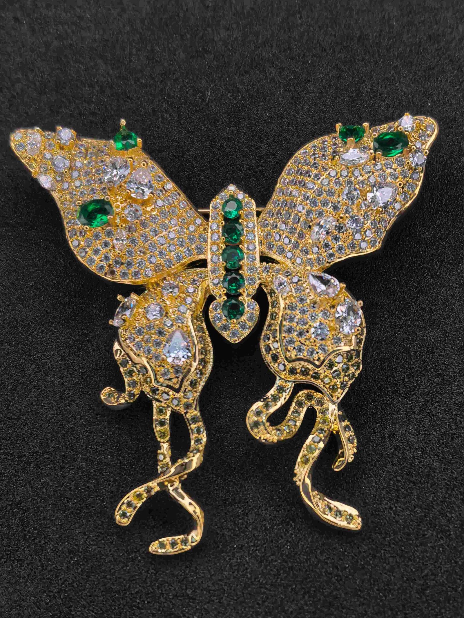 Green Stone Butterfly Brooch for Women | মহিলাদের গ্রিন স্টোন ও হোয়াইট ক্রিস্টাল বাটারফ্লাই ব্রোচ পিন শাড়ি ও হিজাবের জন্য - Image 3