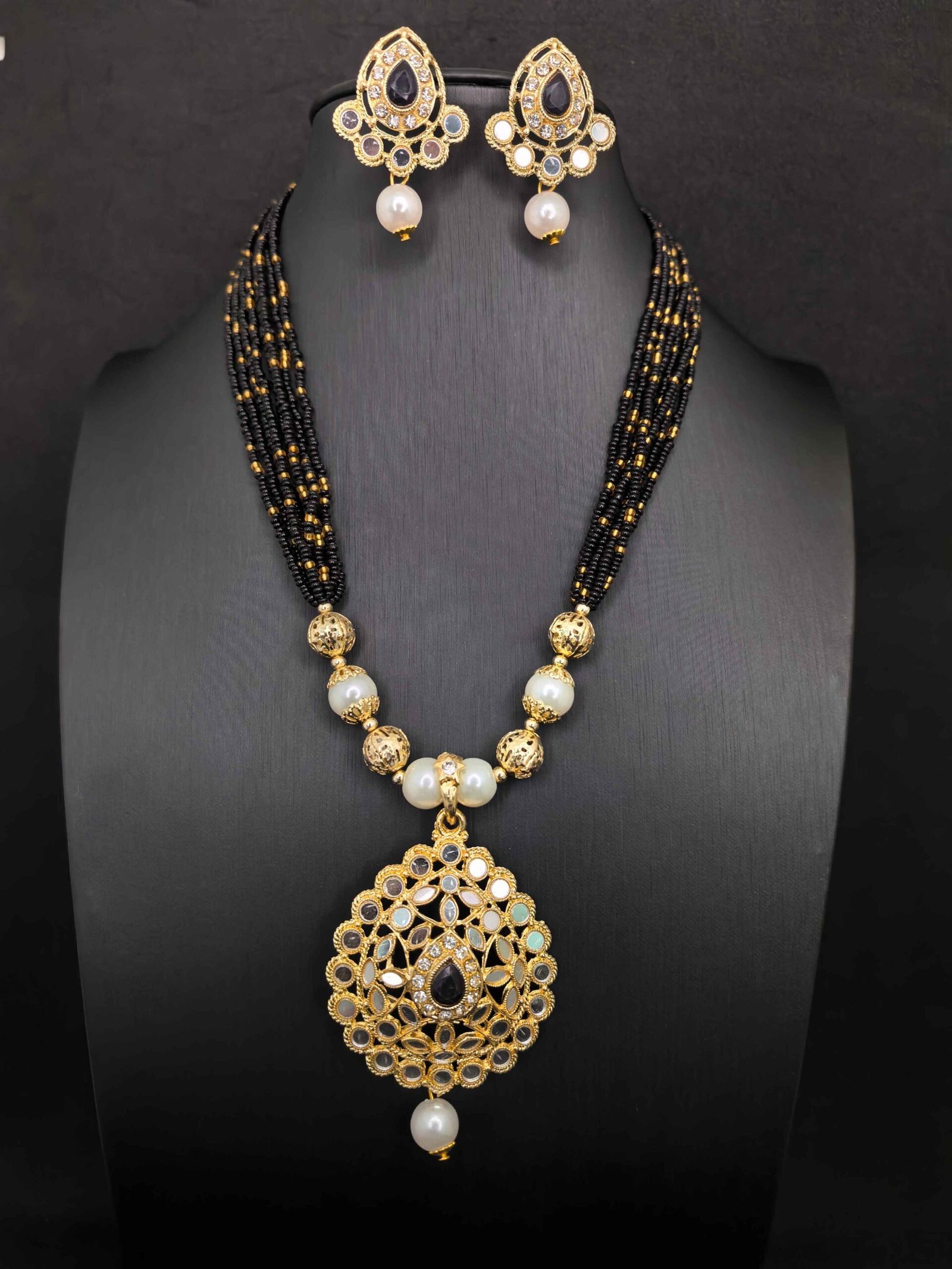 Kundon black maala set with earings for women-মহিলাদের পার্টি ও উৎসবে স্টাইল বাড়ানোর কুন্দন ব্ল্যাক মালা সেট ইয়াররিং সহ