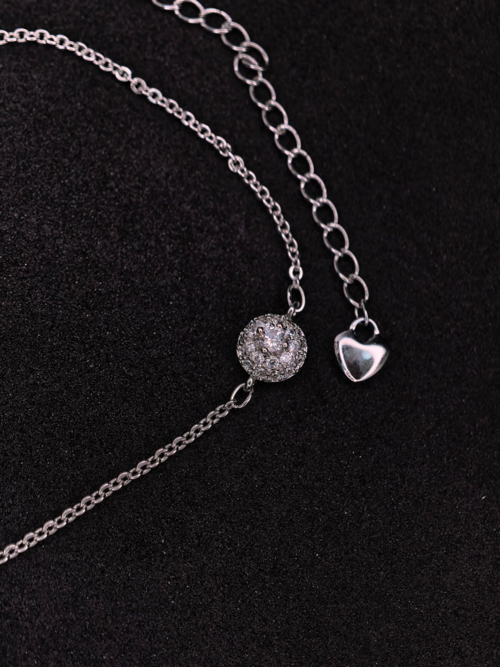 Silver plated daimond cut stone fasion anklet for women - পার্টি ও উৎসবে স্টাইল বাড়ানোর সিলভার-প্লেটেড ডায়মন্ড কাট স্টোন পায়েল