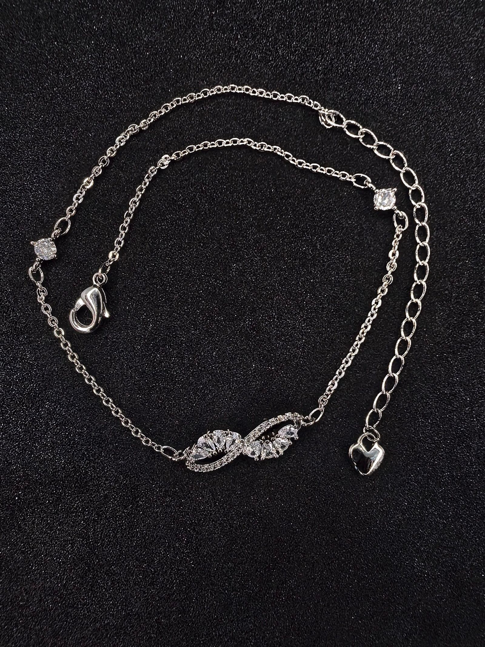Silver plated daimond cut stone fasion anklet for women - পার্টি ও উৎসবে স্টাইল বাড়ানোর সিলভার-প্লেটেড ডায়মন্ড কাট স্টোন পায়েল