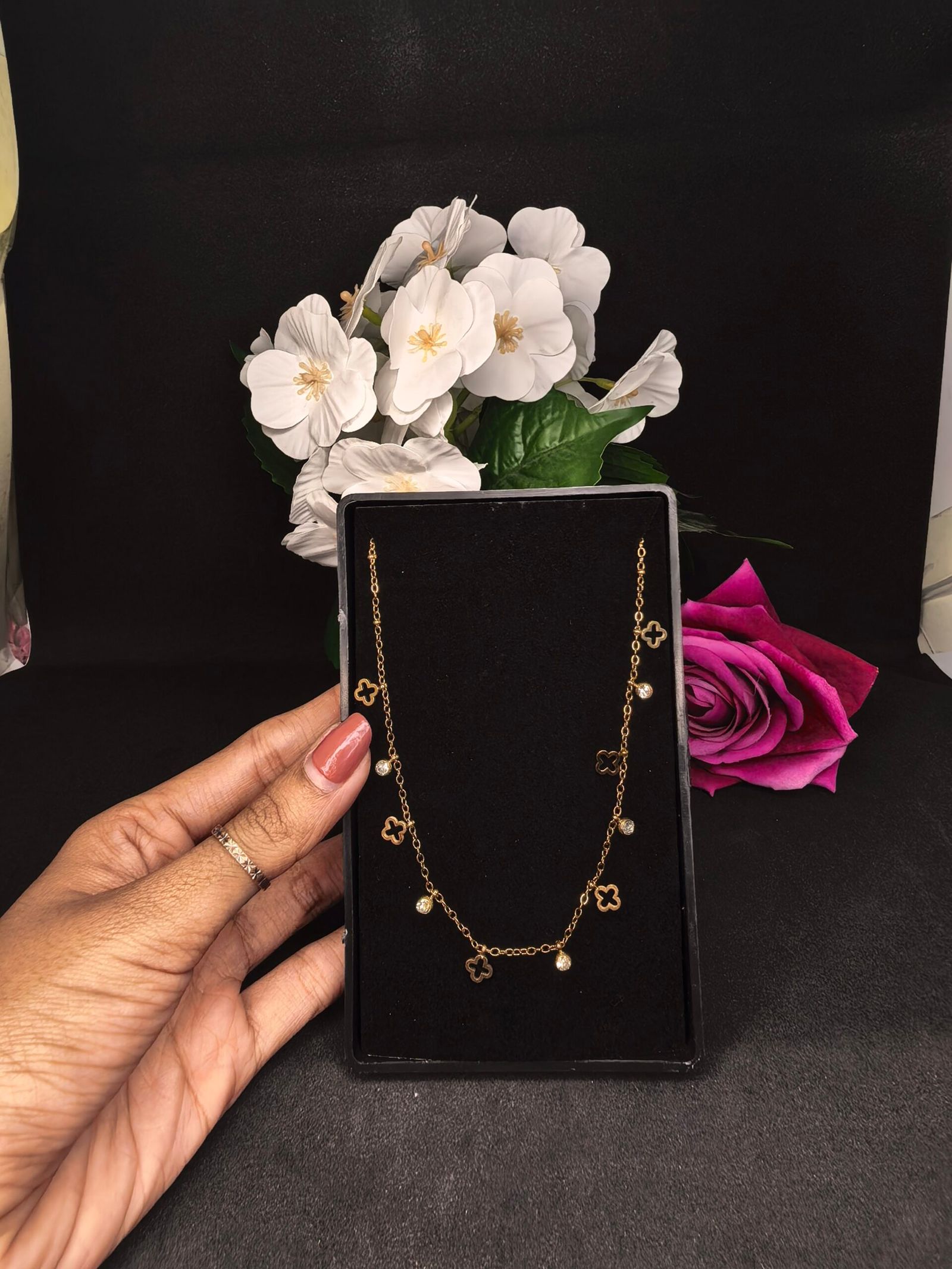 One piece gold plated necklace with small stone for women-মহিলাদের জন্য এক-পিস গোল্ড-প্লেটেড নেকলেস, ছোট স্টোনসহ পার্টি ও উৎসবের জন্য - Image 2