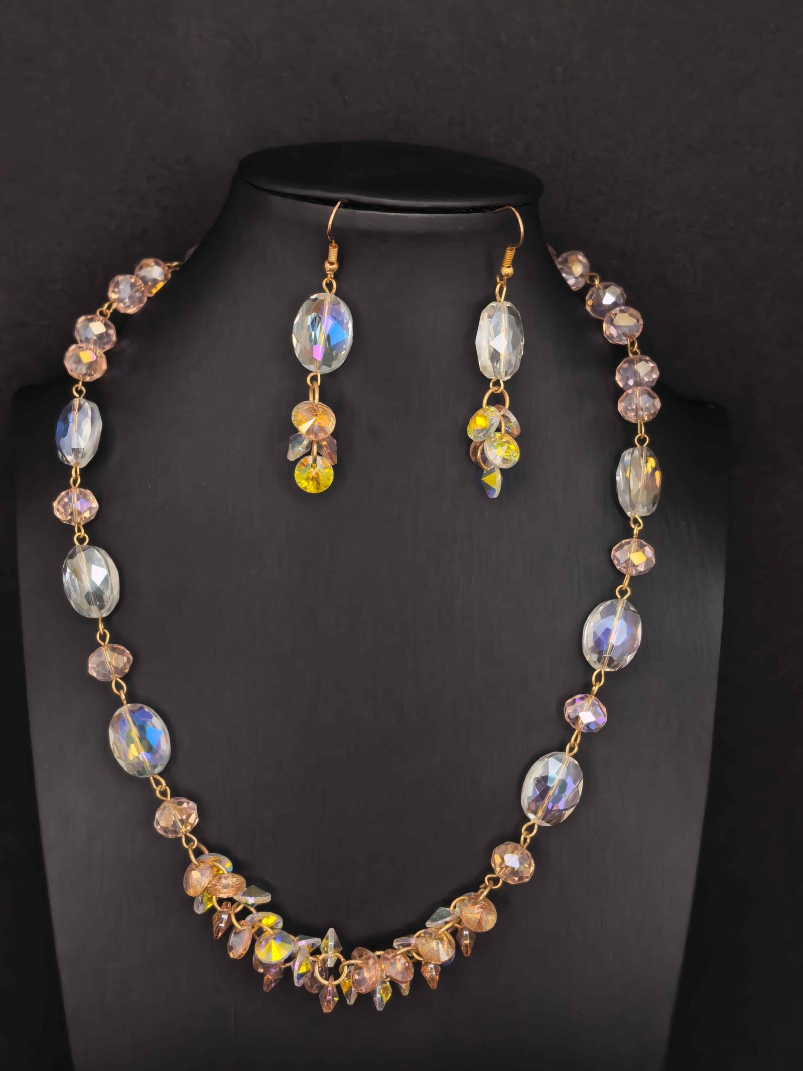 Set of crystal beaded earrings and a matching mala-মহিলাদের ক্রিস্টাল বীডেড ইয়াররিং পার্টি, বিয়ে ও উৎসবের জন্য