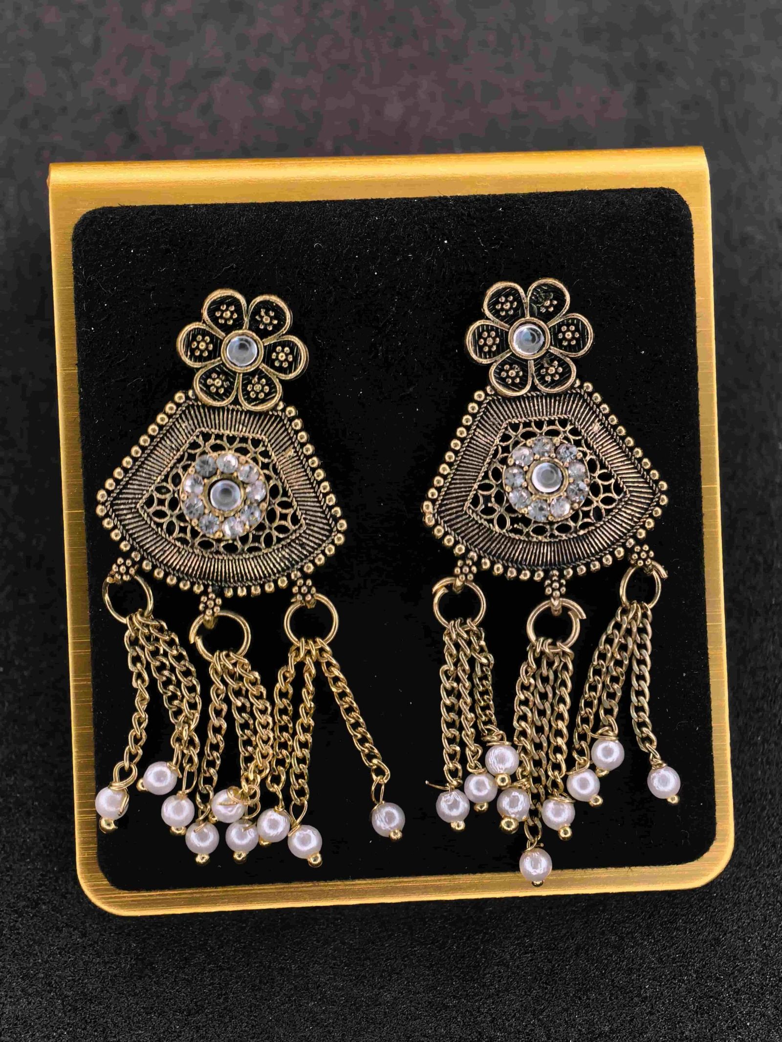 Sonerri Pearl and Simulated Stone Long Necklace Set with Earrings for Women | মহিলাদের এন্টিক পার্ল ও স্টোন মালা সেট পার্টি ও বিয়ের সাজের জন্য - Image 4