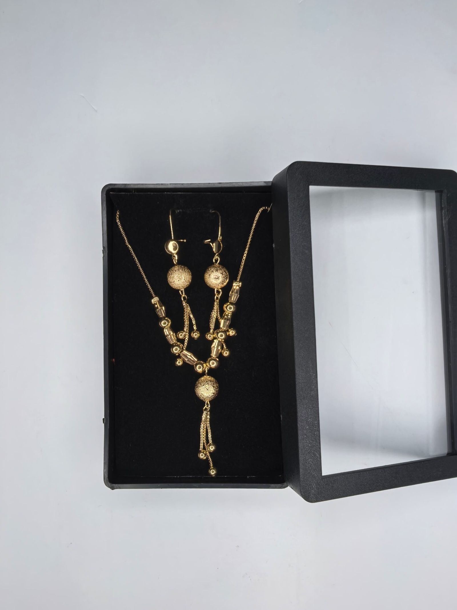 Two pieces gold plated necklace set party wear for women-মহিলাদের জন্য ২-পিস গোল্ড-প্লেটেড নেকলেস সেট, পার্টি, বিয়ে ও উৎসবের জন্য - Image 3