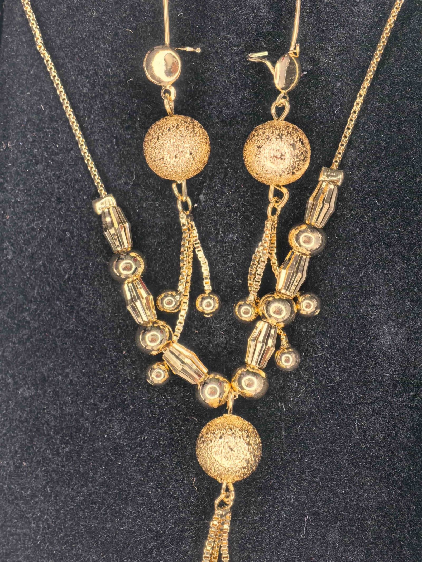 Two pieces gold plated necklace set party wear for women-মহিলাদের জন্য ২-পিস গোল্ড-প্লেটেড নেকলেস সেট, পার্টি, বিয়ে ও উৎসবের জন্য - Image 4