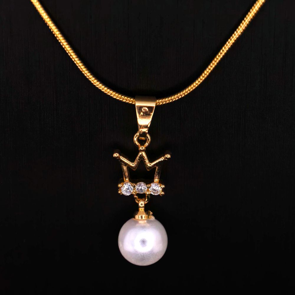 Gold-plated necklace with a crystal and pearl crown pendant-মহিলাদের গোল্ড-প্লেটেড নেকলেস পার্ল ক্রাউন পেনড্যান্টসহ, পার্টি ও বিয়েতে স্টাইলের জন্য - Image 3