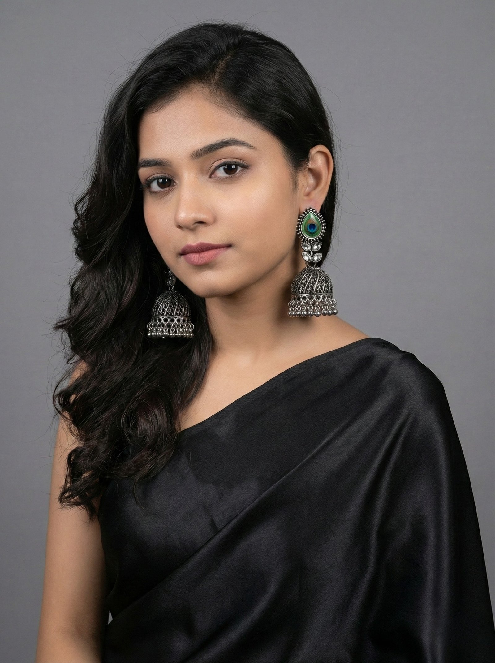 Oxidized silver peacock feather jhumka earrings-মহিলাদের অক্সিডাইজড সিলভার পীকক ফেদার ঝুমকা, পার্টি ও বিয়েতে স্টাইলের জন্য - Image 2