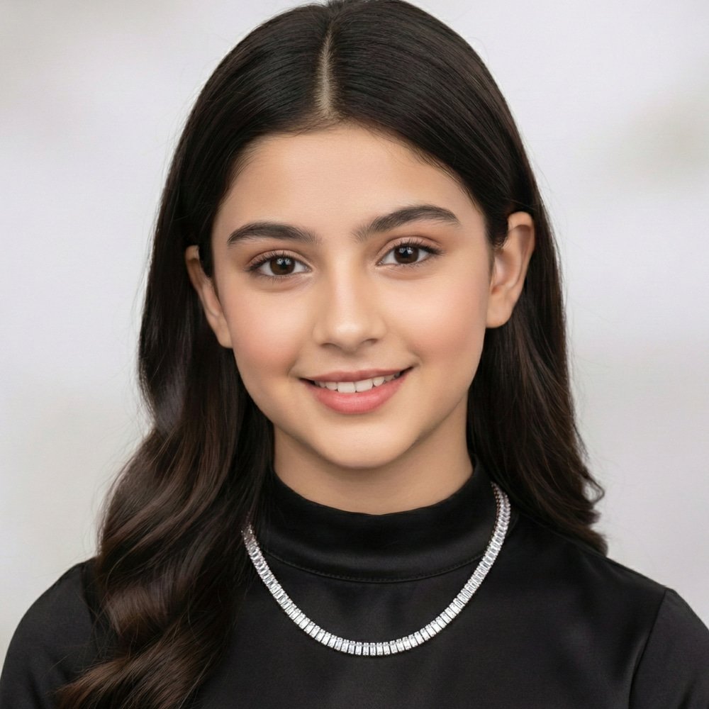 Silver-toned baguette crystal necklace-মহিলাদের ক্রিস্টাল গ্লো নেকলেস জিরকোনিয়া স্টোনসহ, পার্টি ও বিয়েতে স্টাইলের জন্য - Image 2