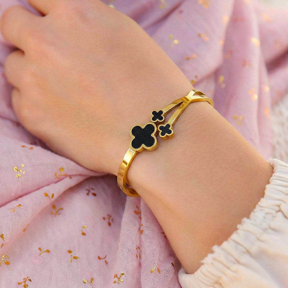 Black Bracelet with Black Floral Design – মহিলাদের জন্য স্টাইলিশ ব্ল্যাক ফ্লোরাল ব্রেসলেট