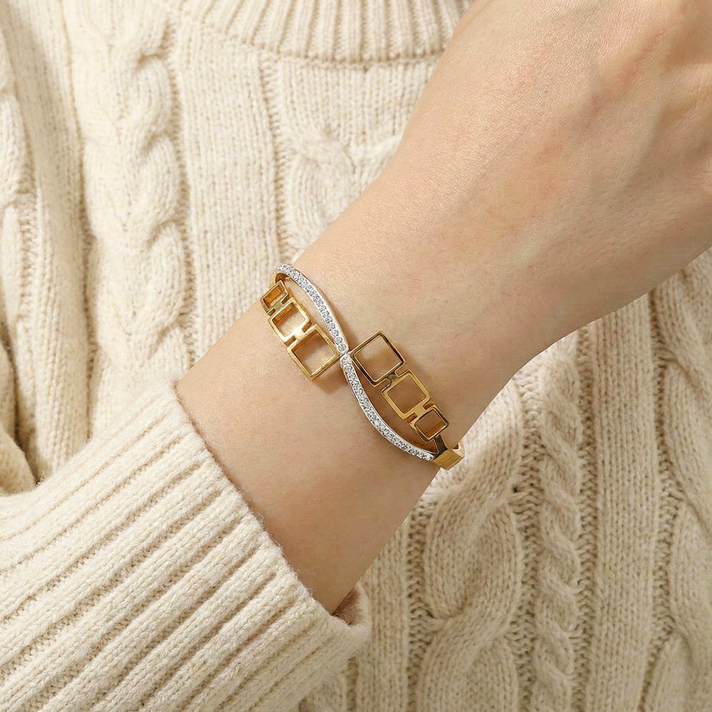 Gold Plated Bracelet with White Square Design – মহিলাদের জন্য স্টাইলিশ গোল্ড প্লেটেড হোয়াইট স্কয়ার ডিজাইন ব্রেসলেট - Image 3