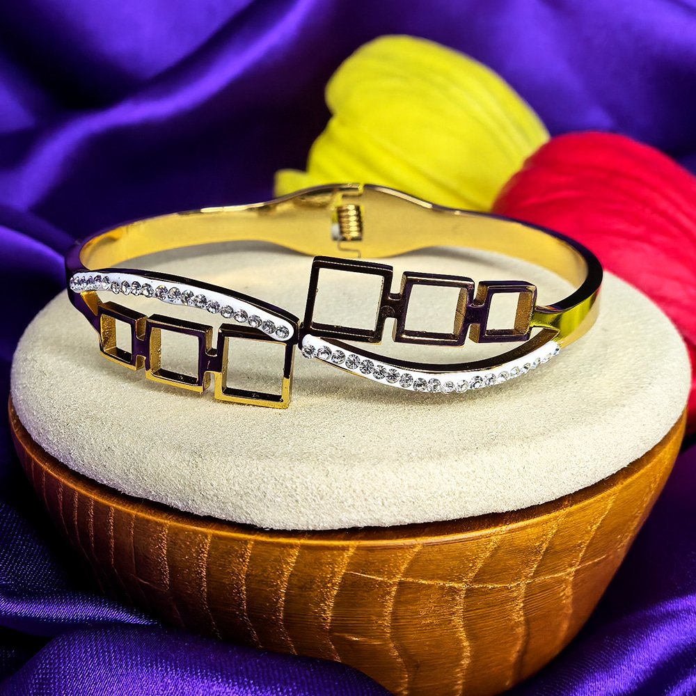 Gold Plated Bracelet with White Square Design – মহিলাদের জন্য স্টাইলিশ গোল্ড প্লেটেড হোয়াইট স্কয়ার ডিজাইন ব্রেসলেট