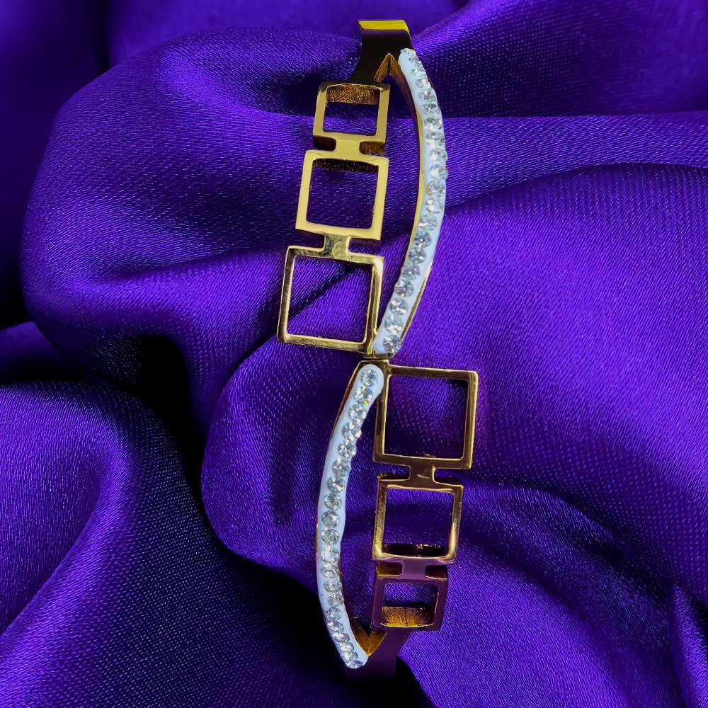 Gold Plated Bracelet with White Square Design – মহিলাদের জন্য স্টাইলিশ গোল্ড প্লেটেড হোয়াইট স্কয়ার ডিজাইন ব্রেসলেট - Image 2
