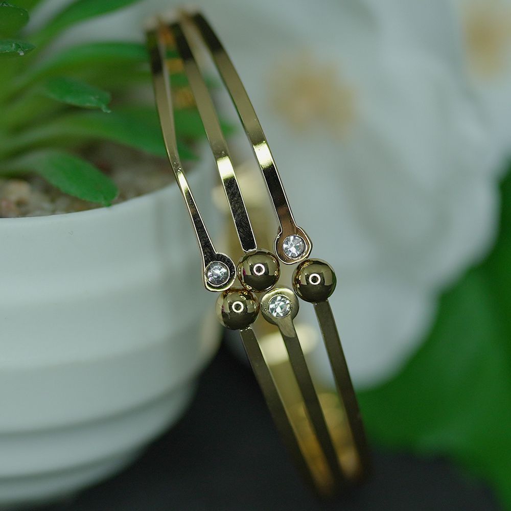 Gold pated bracelet stainless steel with golden ball and stone – মহিলাদের জন্য গর্জিয়াস গোল্ডেন বল ও স্টোন স্টাডেড ব্রেসলেট - Image 3