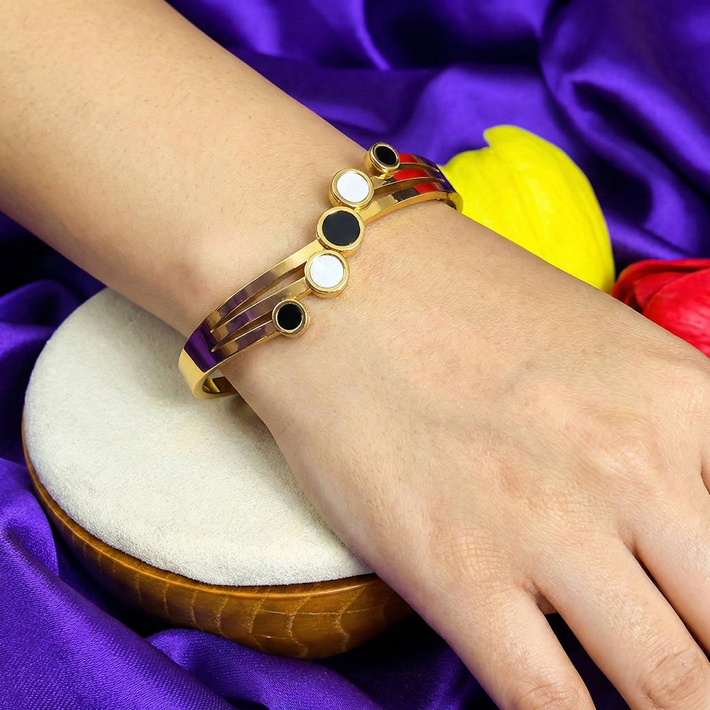 Gold Plated Stainless Steel Open Cuff Bracelet with Black & White Enamel Chips – মহিলাদের জন্য স্টাইলিশ গোল্ড প্লেটেড ওপেন কাফ ব্রেসলেট