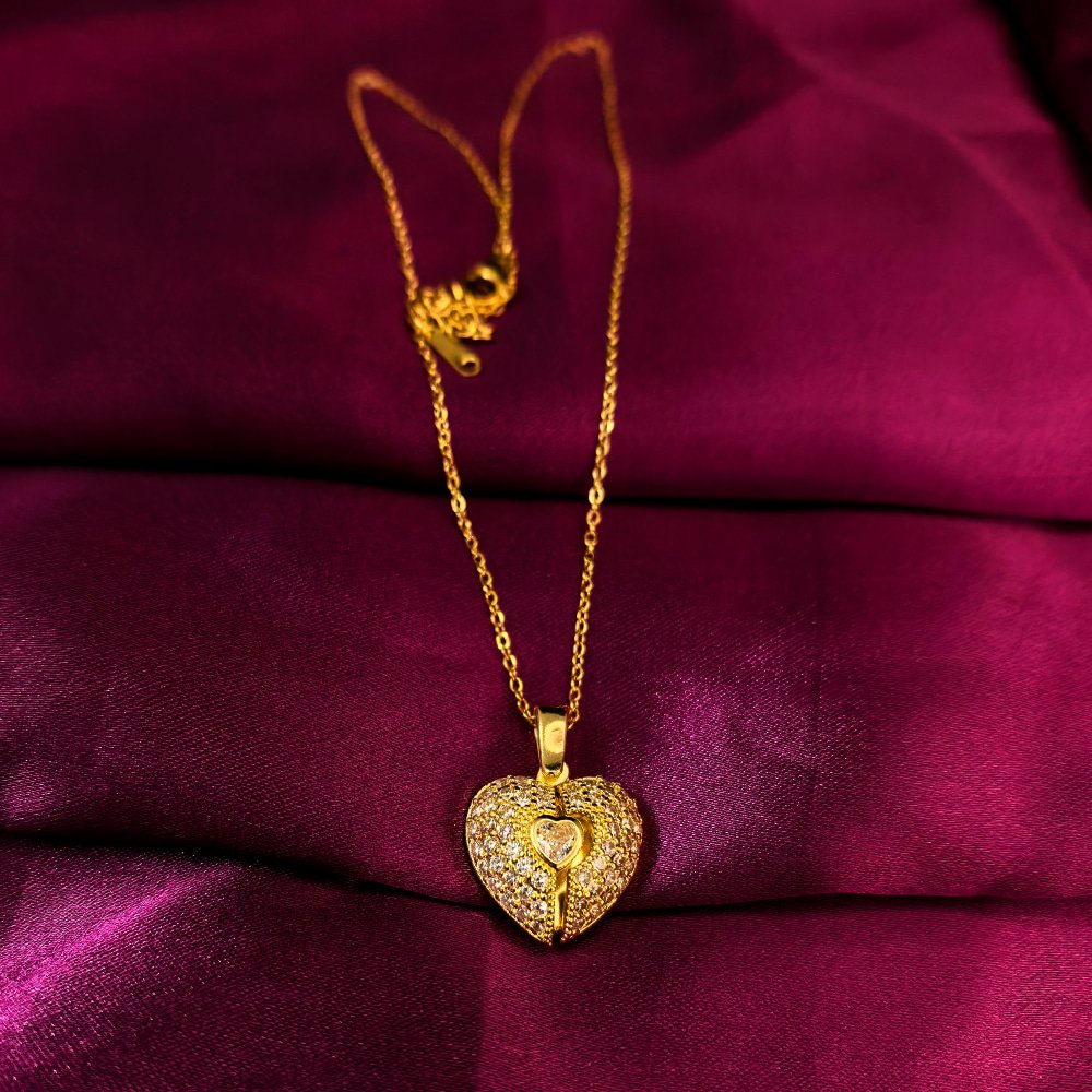 Gold & Silver Tone Heart-Shaped Rhinestone Locket Necklace – মহিলাদের জন্য প্রিমিয়াম স্টেইনলেস স্টিল হার্ট লকেট নেকলেস