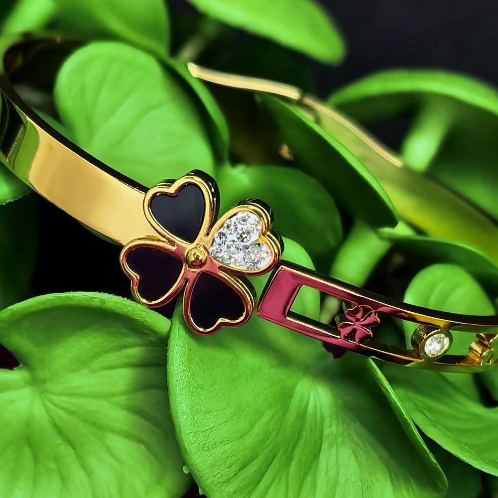 Gold Toned Bracelet with Black Floral Design – মহিলাদের জন্য এলিগ্যান্ট ব্ল্যাক ফ্লোরাল স্টাইল ব্রেসলেট - Image 2