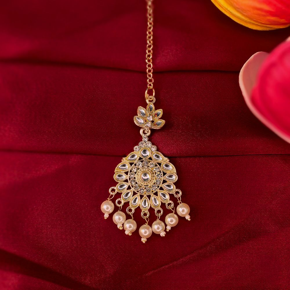 Golden Traditional Indian Pearl and Kundan Tikli for Women মহিলাদের জন্য রাজকীয় গোল্ডেন পার্ল ও কুন্দন টিকলি ট্র্যাডিশনাল মাংটিকা হেড জুয়েলারি কালেকশন - Image 3