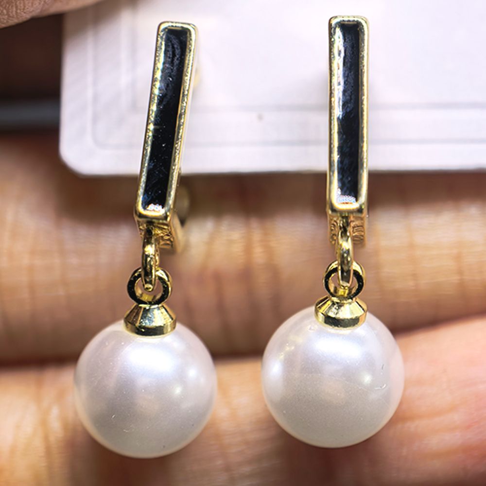 Gold & Silver Plated 3 Set Earrings Combo – মহিলাদের জন্য ৩ জোড়া প্রিমিয়াম ইয়ারিং কম্বো সেট - Image 9