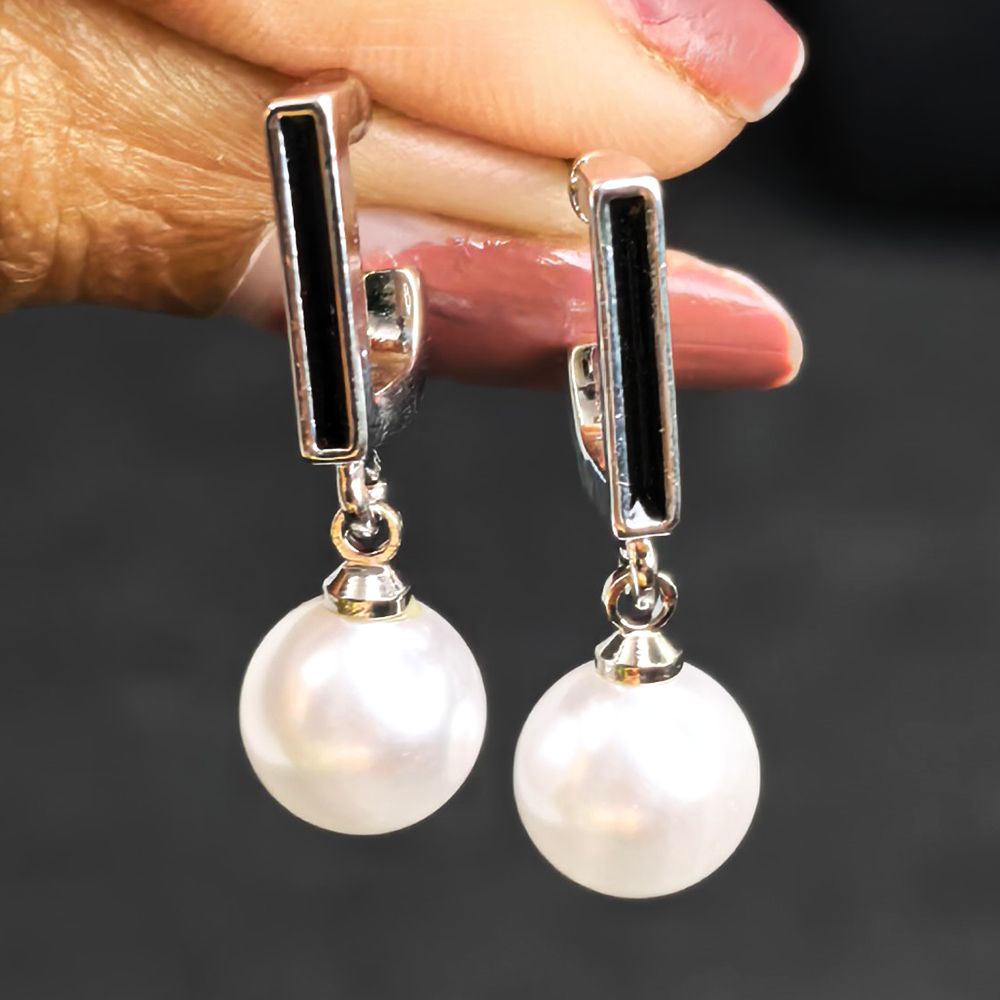 Gold & Silver Plated 3 Set Earrings Combo – মহিলাদের জন্য ৩ জোড়া প্রিমিয়াম ইয়ারিং কম্বো সেট - Image 4