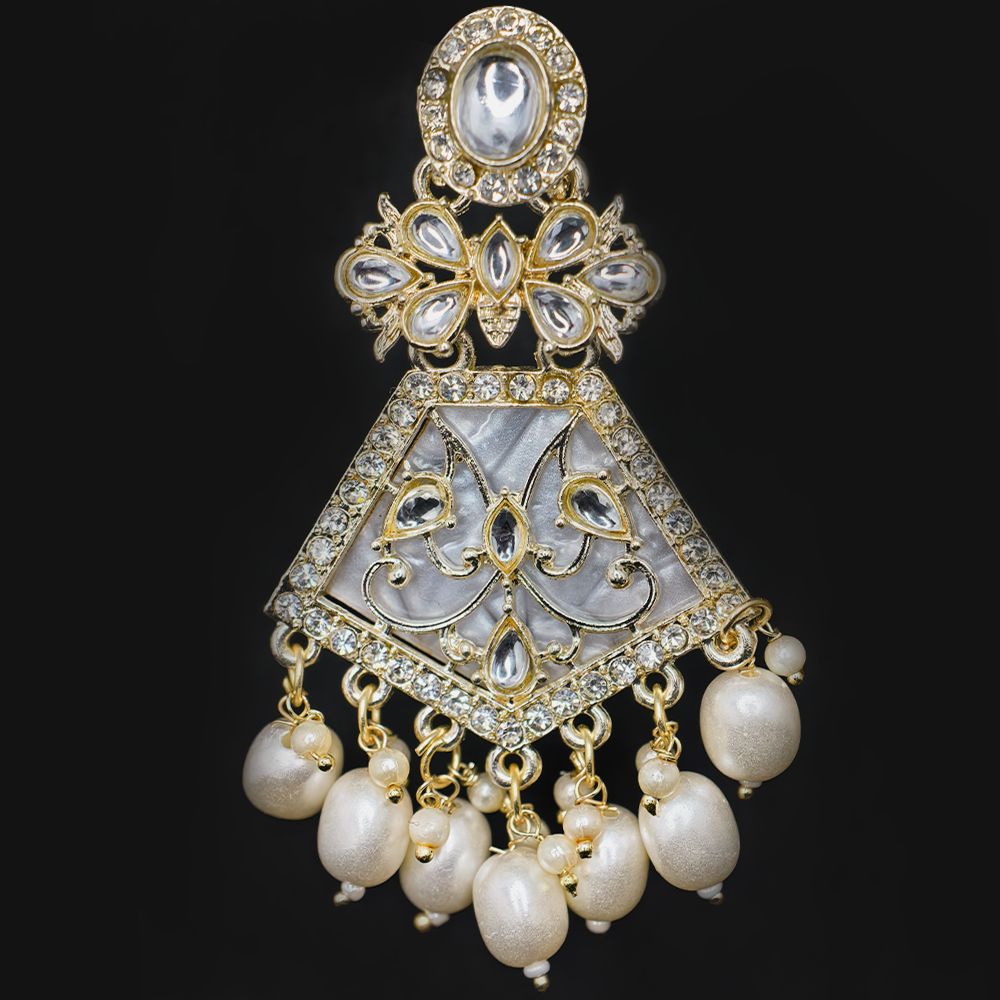 Kundan Earrings Floral Design with Pearl – মহিলাদের জন্য কুন্দন ফ্লোরাল ডিজাইন ও পার্ল ইয়ারিং - Image 3