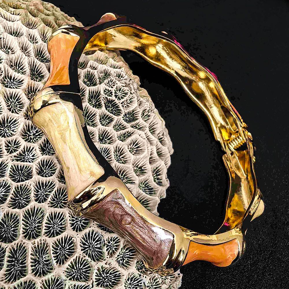 Elegant Multicolor Resin Bangle with Gold-Tone Accents | মহিলাদের পার্টি ও ফ্যাশন আউটফিটের জন্য স্টাইলিশ মার্বেল ব্রেসলেট - Image 8