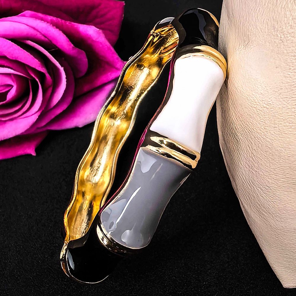 Elegant Multicolor Resin Bangle with Gold-Tone Accents | মহিলাদের পার্টি ও ফ্যাশন আউটফিটের জন্য স্টাইলিশ মার্বেল ব্রেসলেট - Image 6