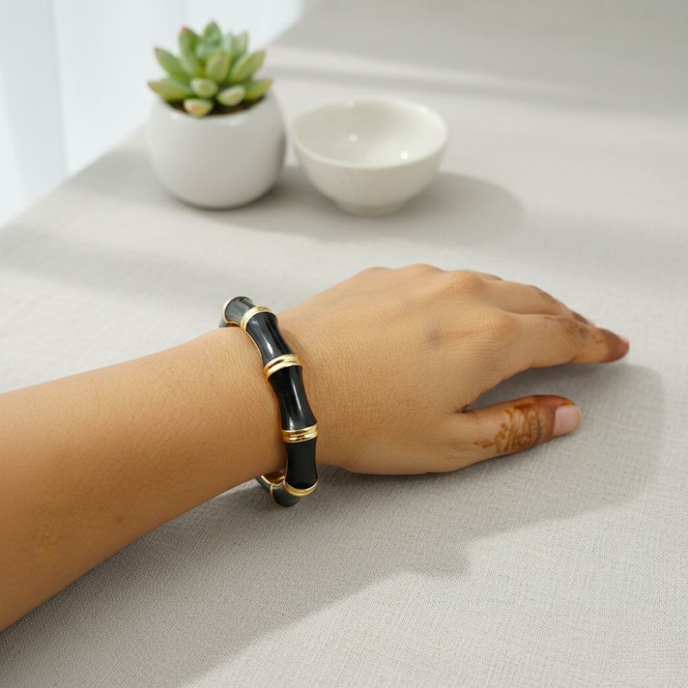 Elegant Multicolor Resin Bangle with Gold-Tone Accents | মহিলাদের পার্টি ও ফ্যাশন আউটফিটের জন্য স্টাইলিশ মার্বেল ব্রেসলেট - Image 3