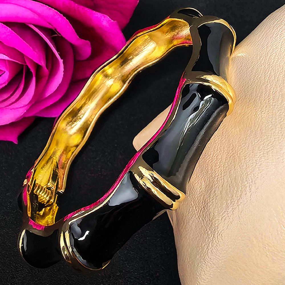 Elegant Multicolor Resin Bangle with Gold-Tone Accents | মহিলাদের পার্টি ও ফ্যাশন আউটফিটের জন্য স্টাইলিশ মার্বেল ব্রেসলেট - Image 2