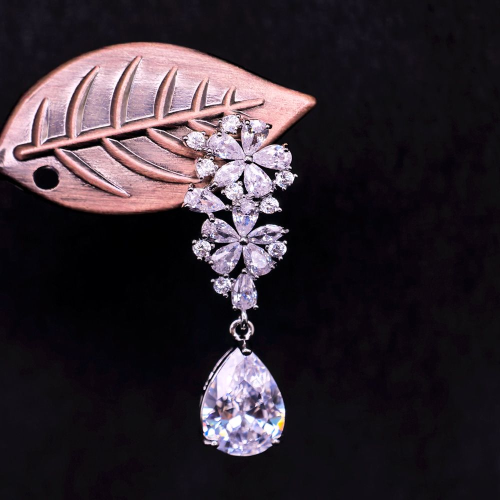 Crystal Floral Design Earrings for Women | মহিলাদের পার্টি, ফ্যাশন ও বিয়ের জন্য স্টাইলিশ ক্রিস্টাল ফ্লোরাল ইয়াররিং - Image 5