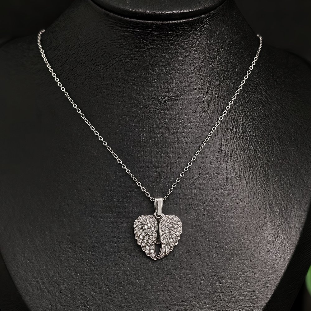 Silver toned necklace with heart pandent – মহিলাদের জন্য প্রিমিয়াম স্টেইনলেস স্টিল হার্ট পেনডেন্ট নেকলেস