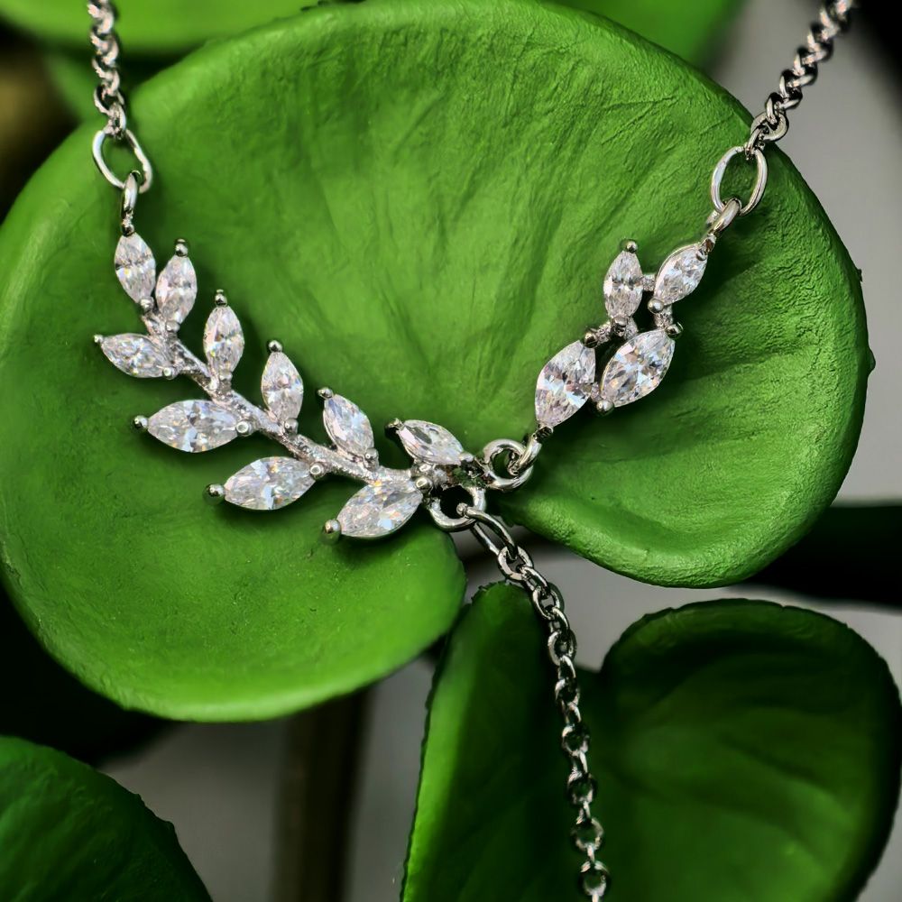 Silver-toned necklace featuring a leaf or wheat-shaped pendant embellished with sparkling stones – মহিলাদের জন্য ঝিলমিল পাথরে মোড়ানো স্টাইলিশ ফ্যাশন নেকলেস - Image 3