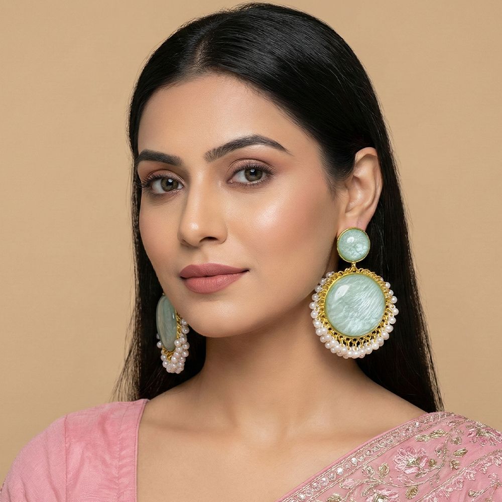 Gold plated kundan traditional earrings – মহিলাদের জন্য রাজকীয় কুন্দন ও পার্ল চ্যান্ডেলিয়ার ইয়াররিং - Image 17