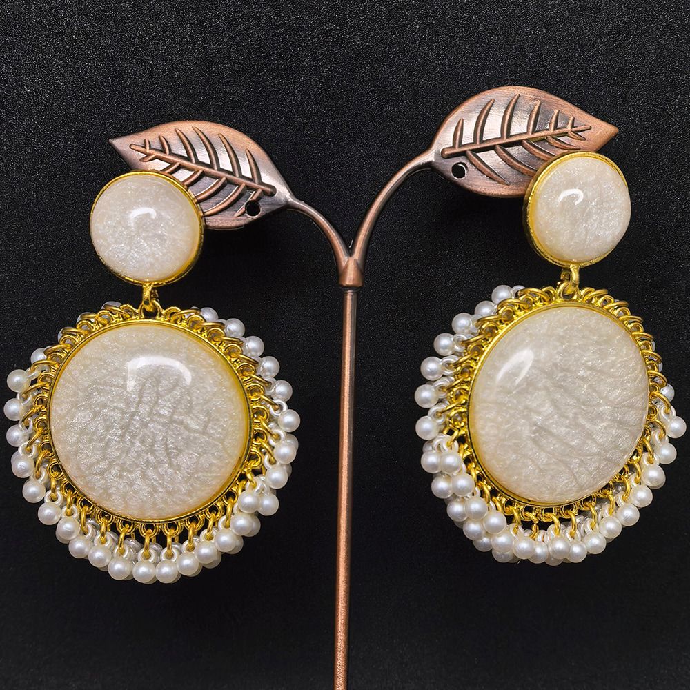 Gold plated kundan traditional earrings – মহিলাদের জন্য রাজকীয় কুন্দন ও পার্ল চ্যান্ডেলিয়ার ইয়াররিং - Image 11