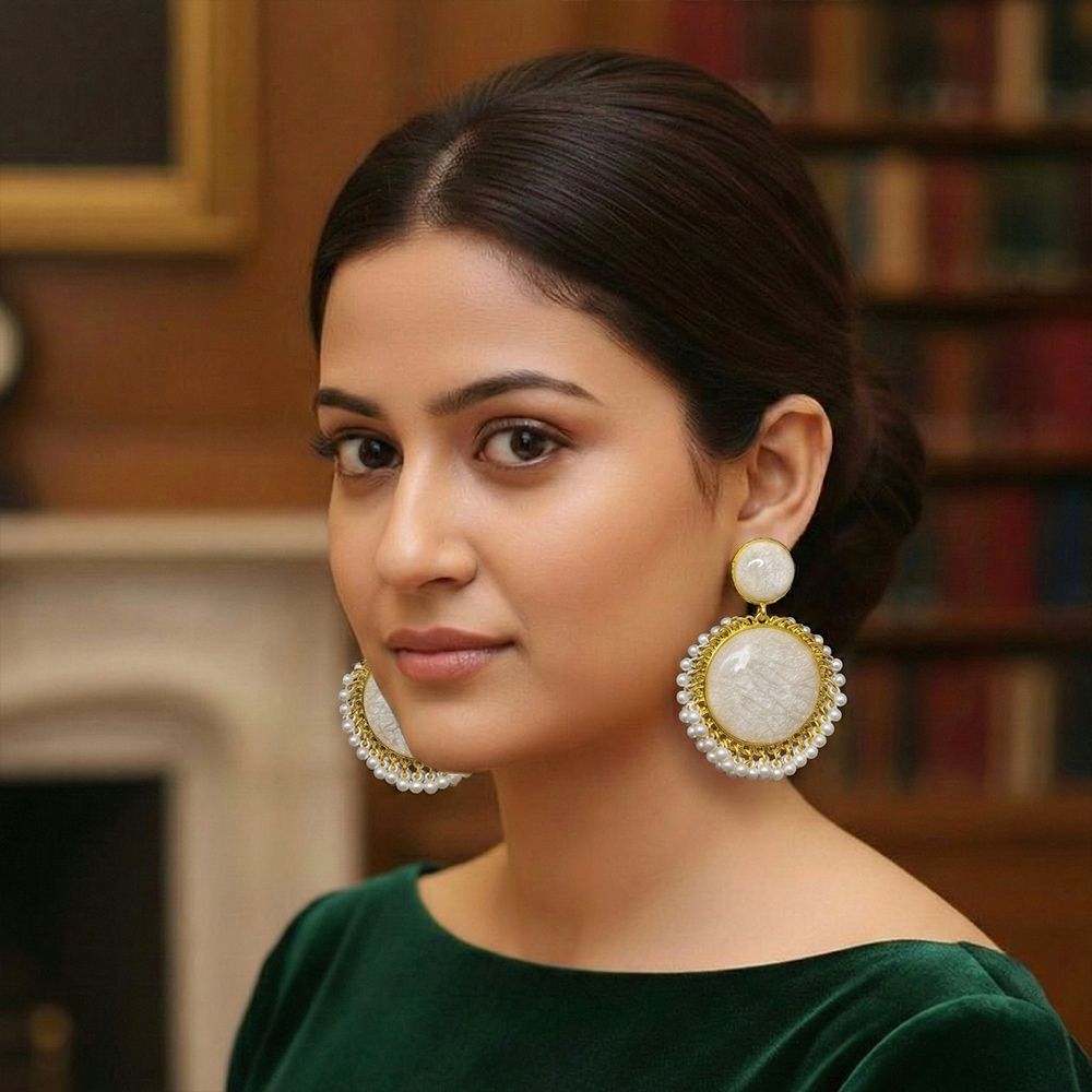 Gold plated kundan traditional earrings – মহিলাদের জন্য রাজকীয় কুন্দন ও পার্ল চ্যান্ডেলিয়ার ইয়াররিং - Image 8