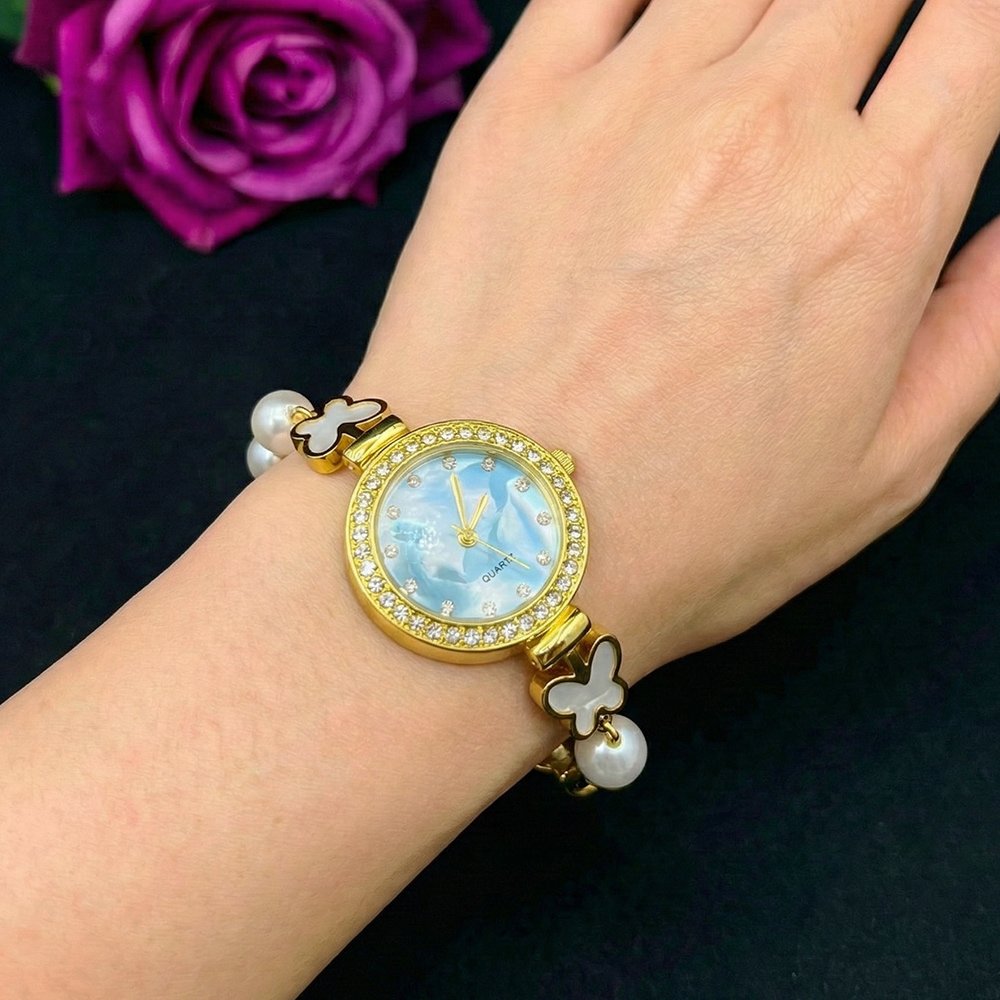 Women’s gold toned quartz bracelet floral design with white pearl – মহিলাদের জন্য রাজকীয় ব্রেসলেট ঘড়ি ও ফ্লোরাল ওয়াচ কালেকশন