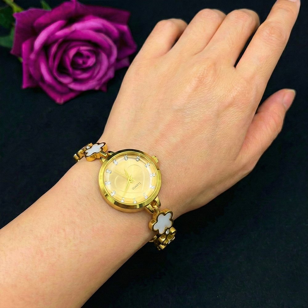 Women’s gold toned quartz bracelet floral design with white pearl – মহিলাদের জন্য রাজকীয় ব্রেসলেট ঘড়ি ও ফ্লোরাল ওয়াচ কালেকশন