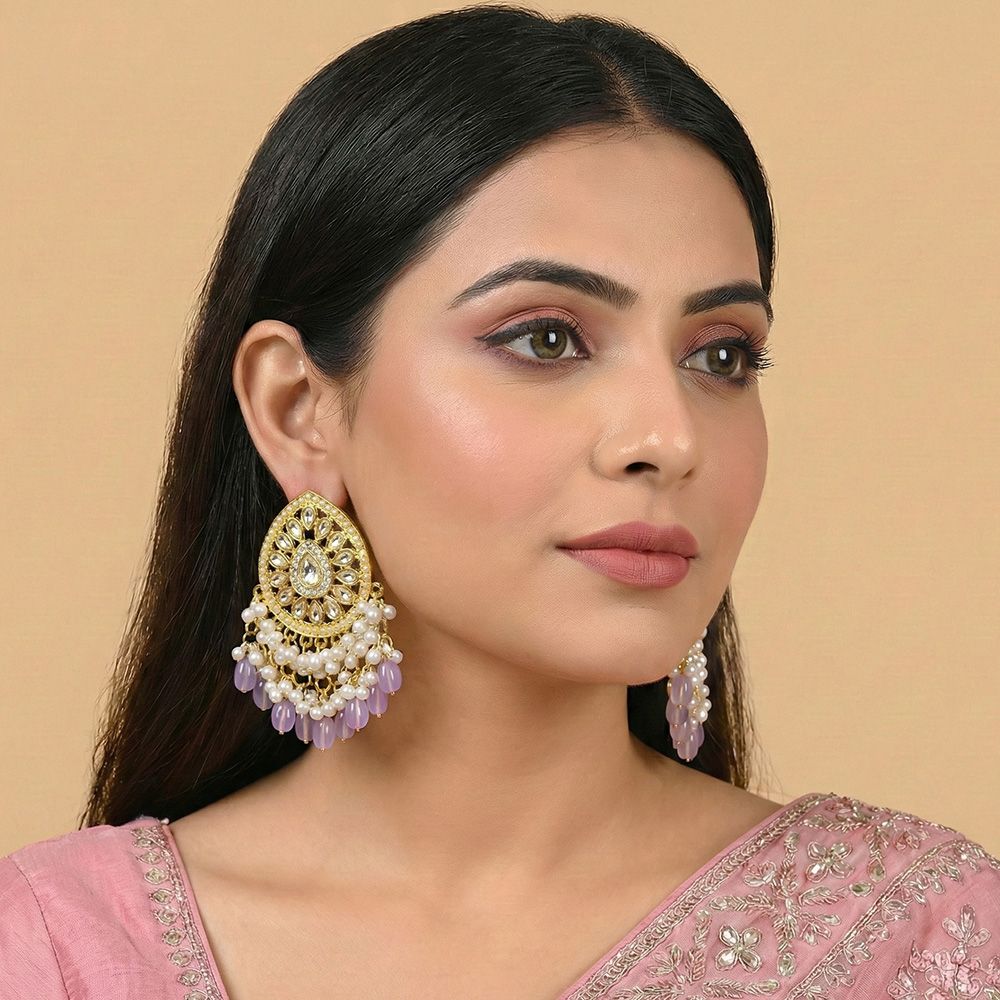 Gold plated traditional jhumka earrings – মহিলাদের জন্য রাজকীয় ওভাল শেপ কুন্দন ও পার্ল ঝুমকা - Image 3