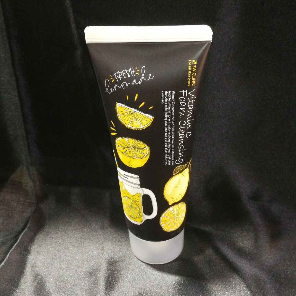 Vitamin C Foam Cleanser with Fresh Lemonade Scent in Plastic Tube