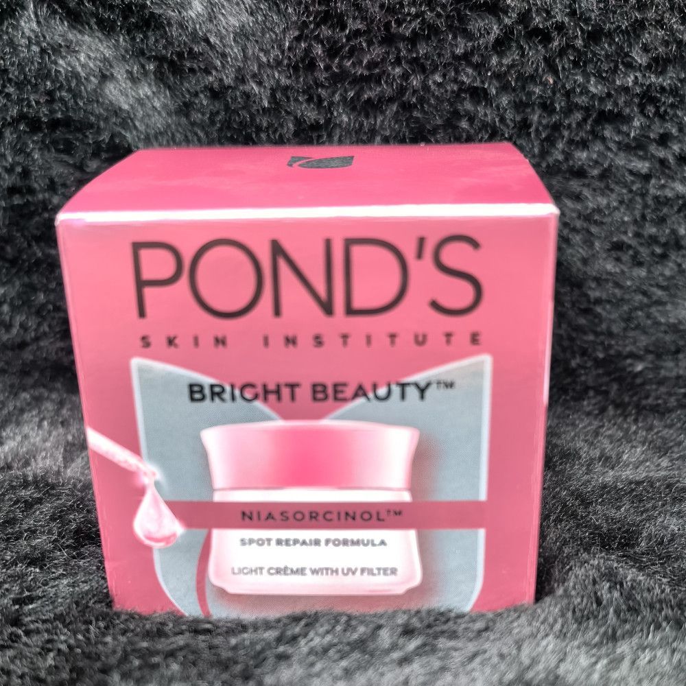 Pond's Bright Beauty Spot Repair Light Creme With UV Filter Box
