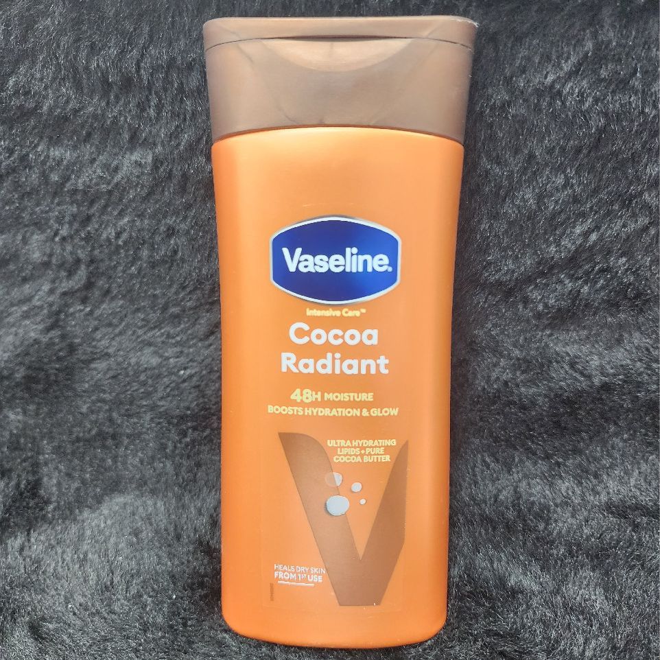 Vaseline Cocoa Radiant Body Lotion 48H Moisture Hydration Boost – Plastic Bottle for Soft Skin Daily Use – Nourishing Formula Suitable for All Skin Types and Gentle Fragrance